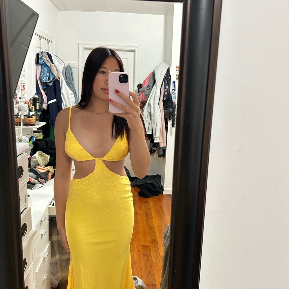 Elegant Yellow Cut-Out Dress